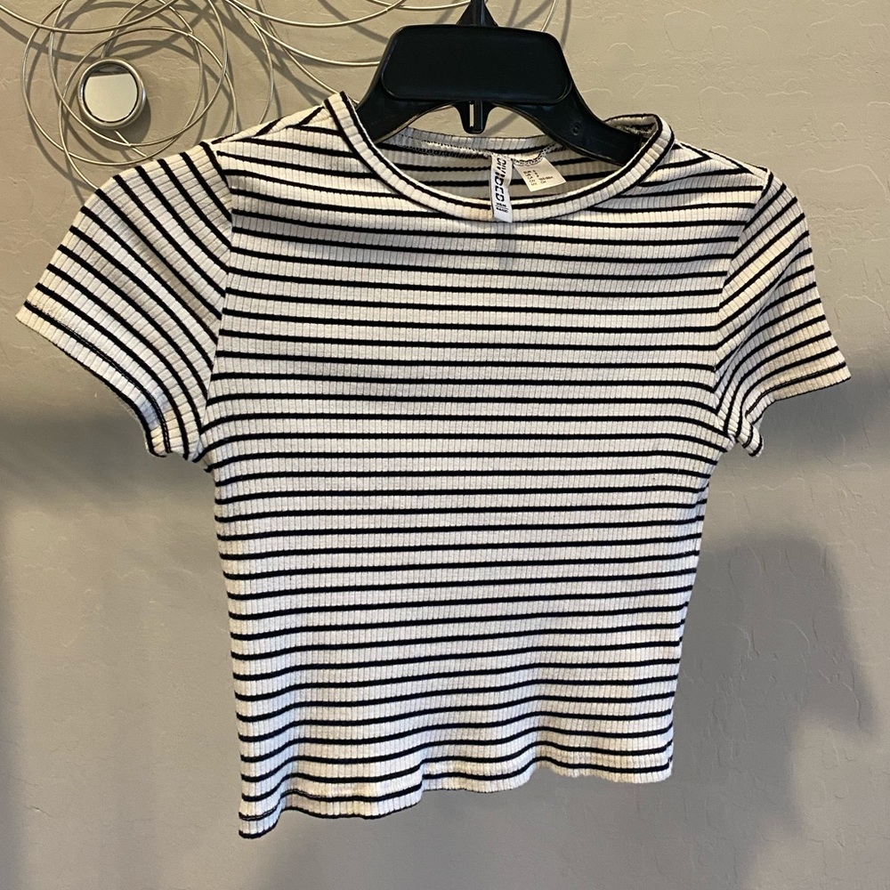 🚩Buy 3 for $18 Divided by H&M Striped Crop Tee
